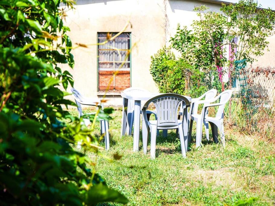 Le Convivial • Stationnement Facile • Paisible * Deols